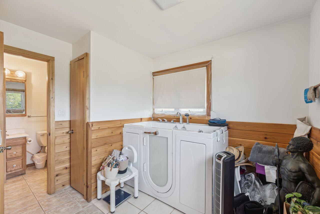 5563 West Spring Creek Road Three Oaks, MI 49128 - Photo 16 of 34 21_Interior