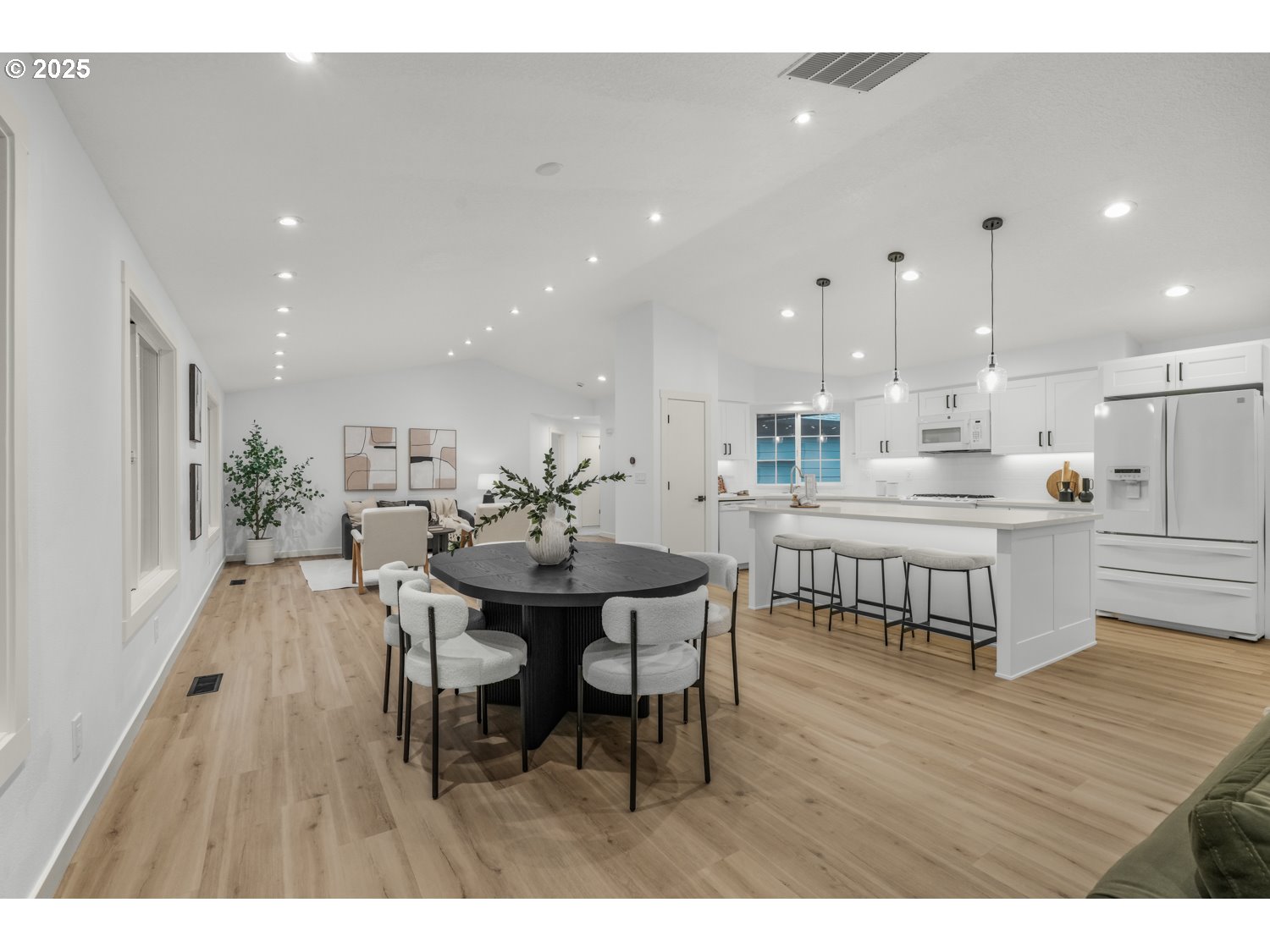 257 Southwest Nancy Circle Gresham, OR 97030 - Photo 11 of 31