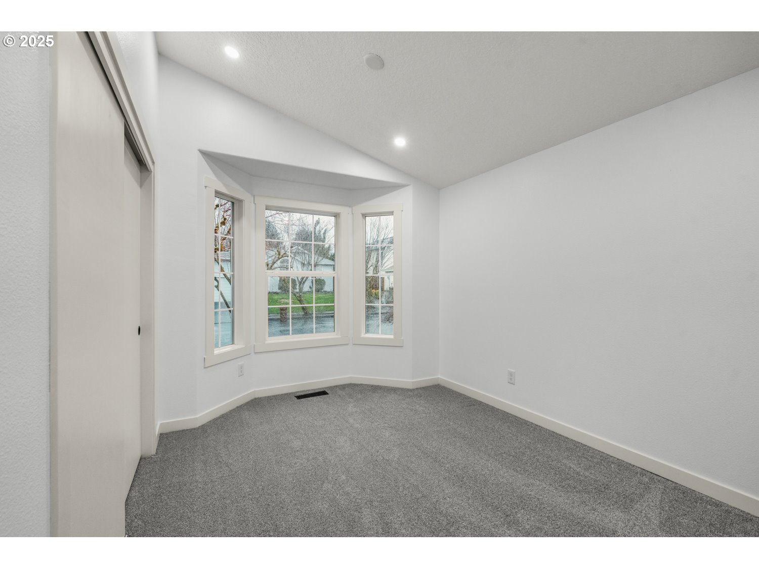 257 Southwest Nancy Circle Gresham, OR 97030 - Photo 20 of 31