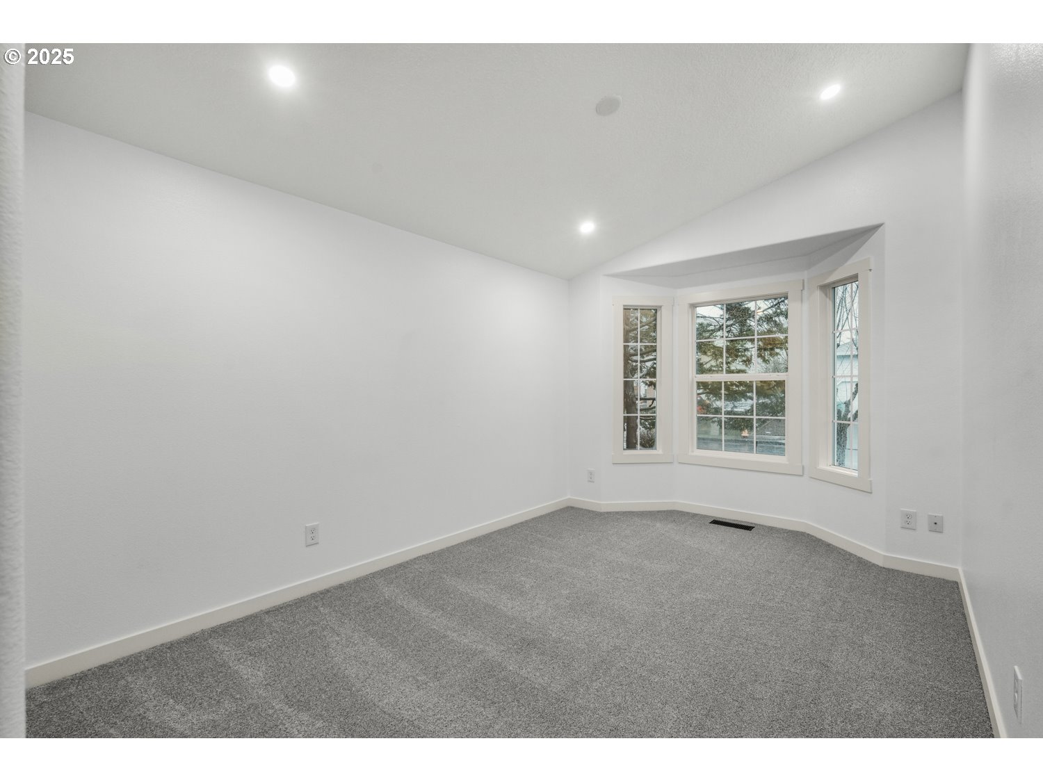 257 Southwest Nancy Circle Gresham, OR 97030 - Photo 21 of 31