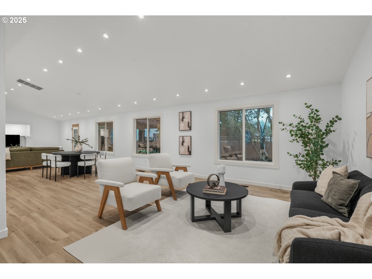 257 Southwest Nancy Circle Gresham, OR 97030 - Photo 3 of 31