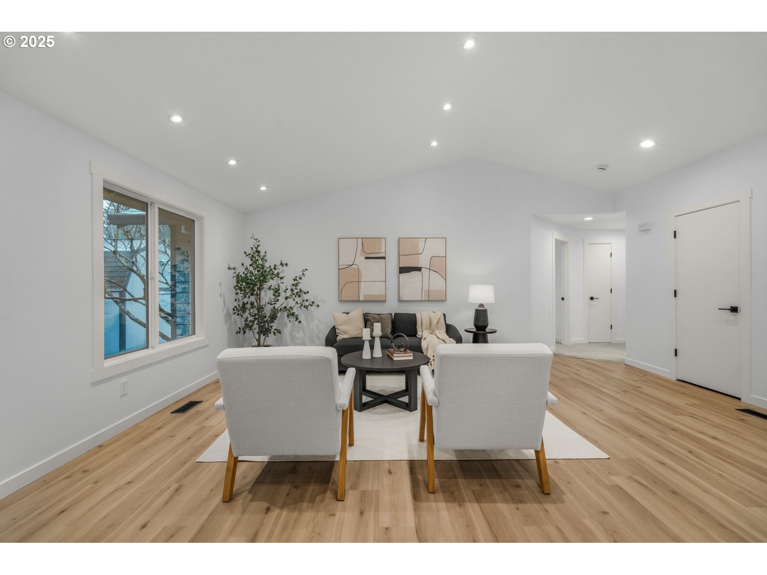 257 Southwest Nancy Circle Gresham, OR 97030 - Photo 4 of 31