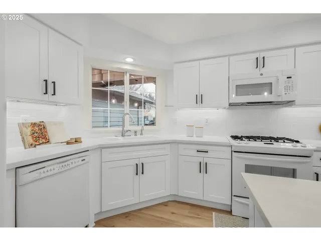 $570,000 | 257 Southwest Nancy Circle, Gresham, OR 97030