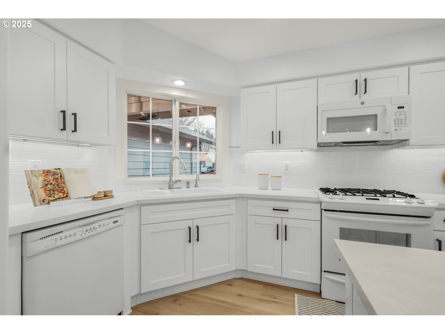 257 Southwest Nancy Circle Gresham, OR 97030 - Photo 7 of 31