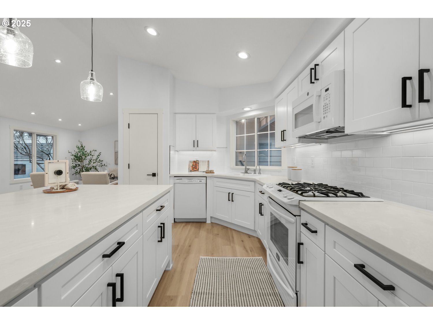 257 Southwest Nancy Circle Gresham, OR 97030 - Photo 8 of 31