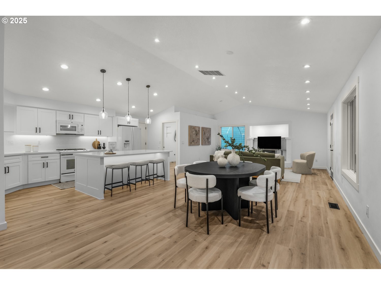 257 Southwest Nancy Circle Gresham, OR 97030 - Photo 10 of 31