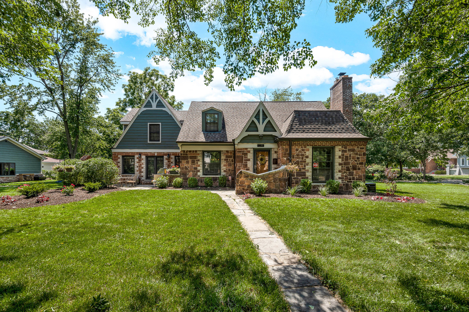 100 South Herbert Road Riverside, IL 60546 - Photo 1 of 30 a front view of a house with a yard