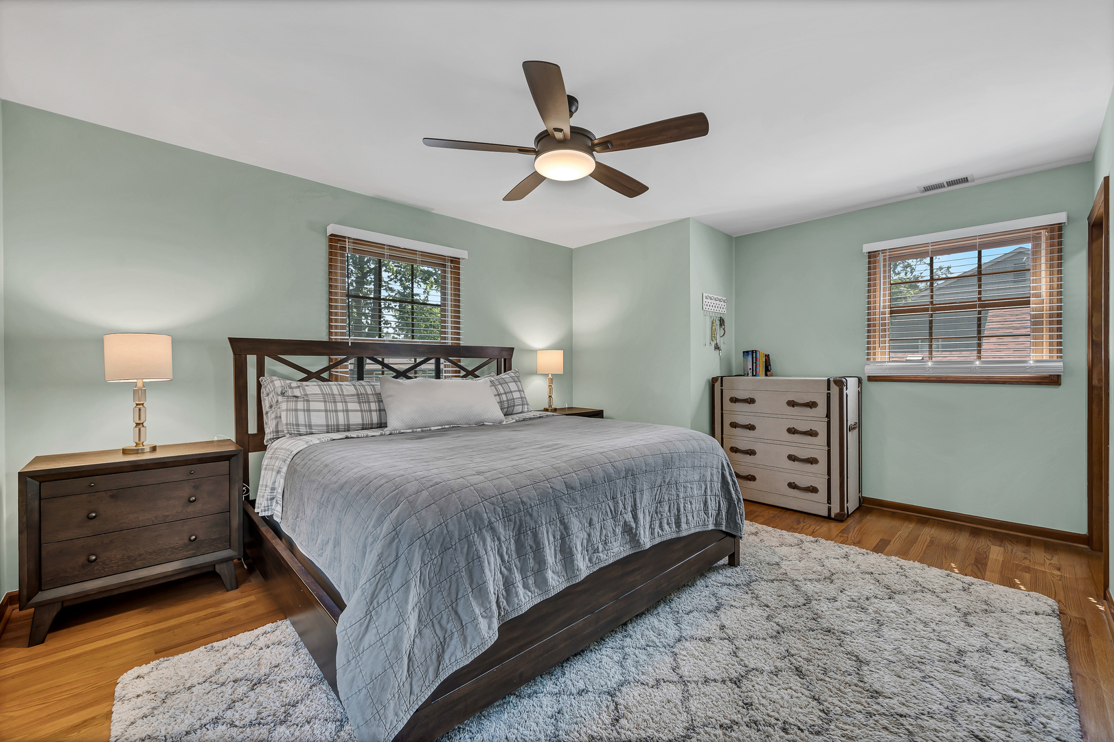 100 South Herbert Road Riverside, IL 60546 - Photo 20 of 30 a bedroom with bed and window