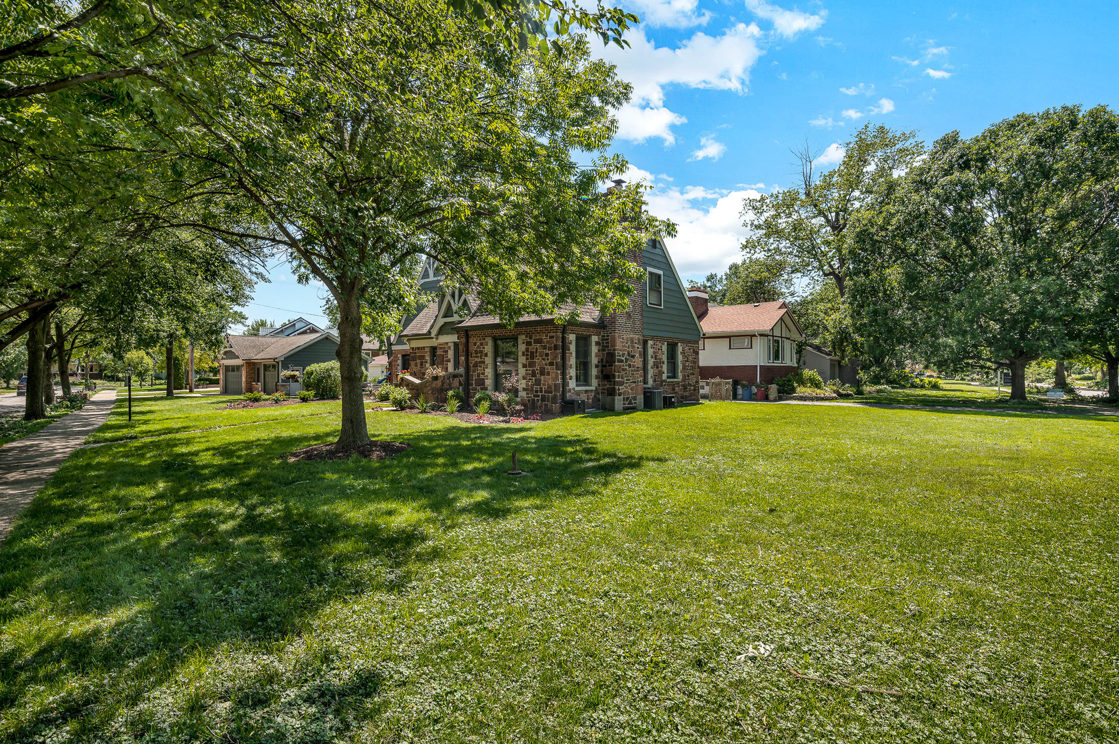 100 South Herbert Road Riverside, IL 60546 - Photo 6 of 30 a view of a house with a yard