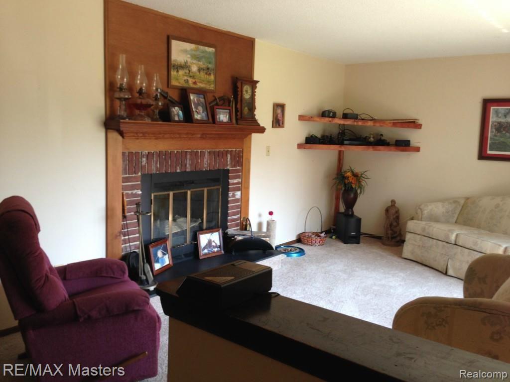 13733 Grafton Road Carleton, MI 48117 - Photo 4 of 10 IMG_0325.jpg