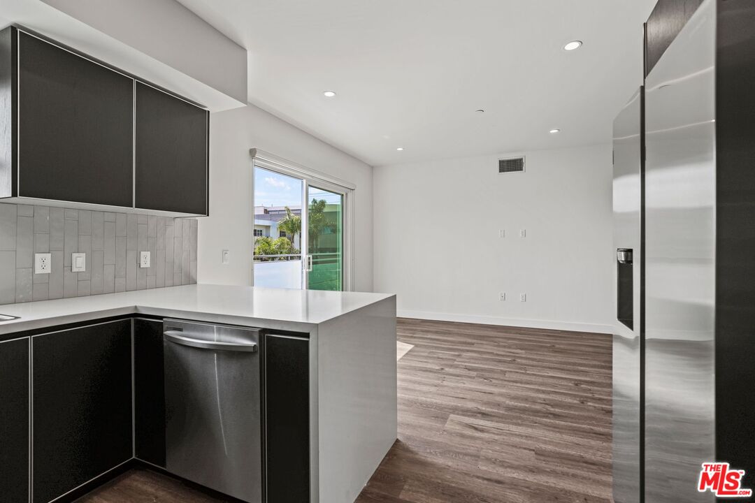 1830 Selby Avenue, Unit PH2 Los Angeles, CA 90025 - Photo 5 of 15