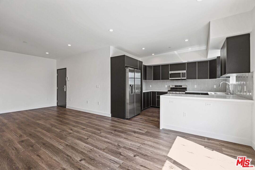 1830 Selby Avenue, Unit PH2 Los Angeles, CA 90025 - Photo 7 of 15