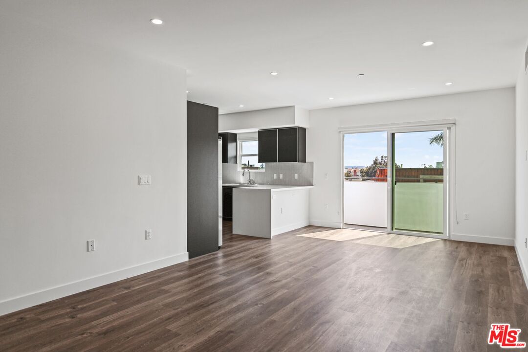 1830 Selby Avenue, Unit PH2 Los Angeles, CA 90025 - Photo 8 of 15