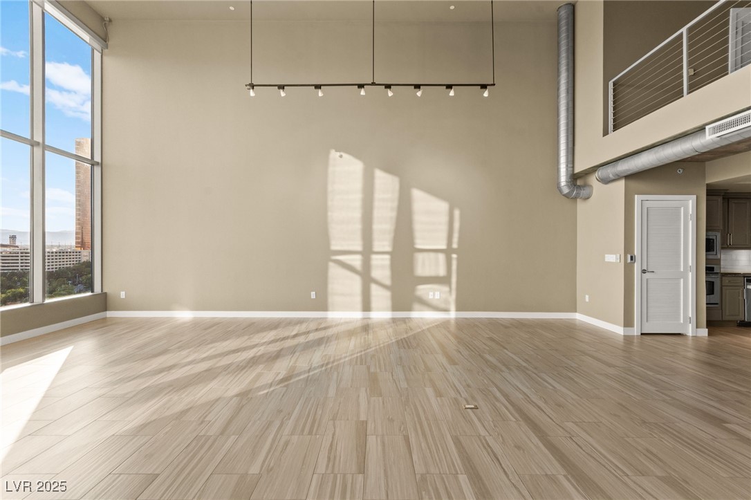 360 East Desert Inn Road, Unit 1204 Las Vegas, NV 89109 - Photo 16 of 81