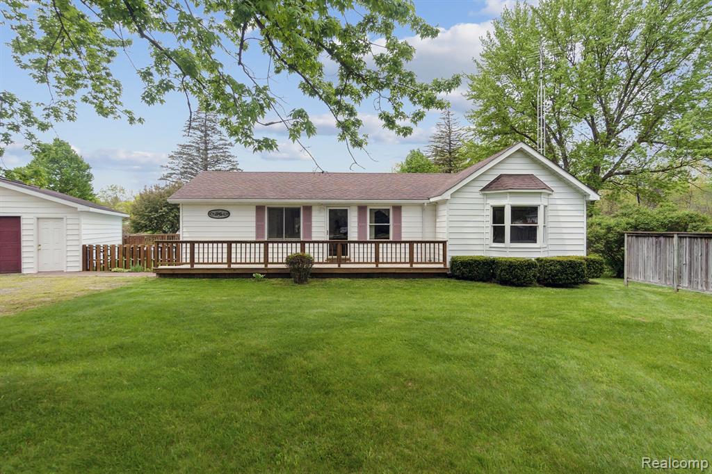 14446 North Road Fenton, MI 48430 - Photo 4 of 39