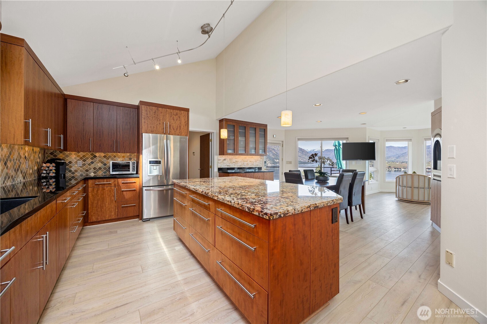 7440 Navarre Road Chelan, WA 98816 - Photo 16 of 40