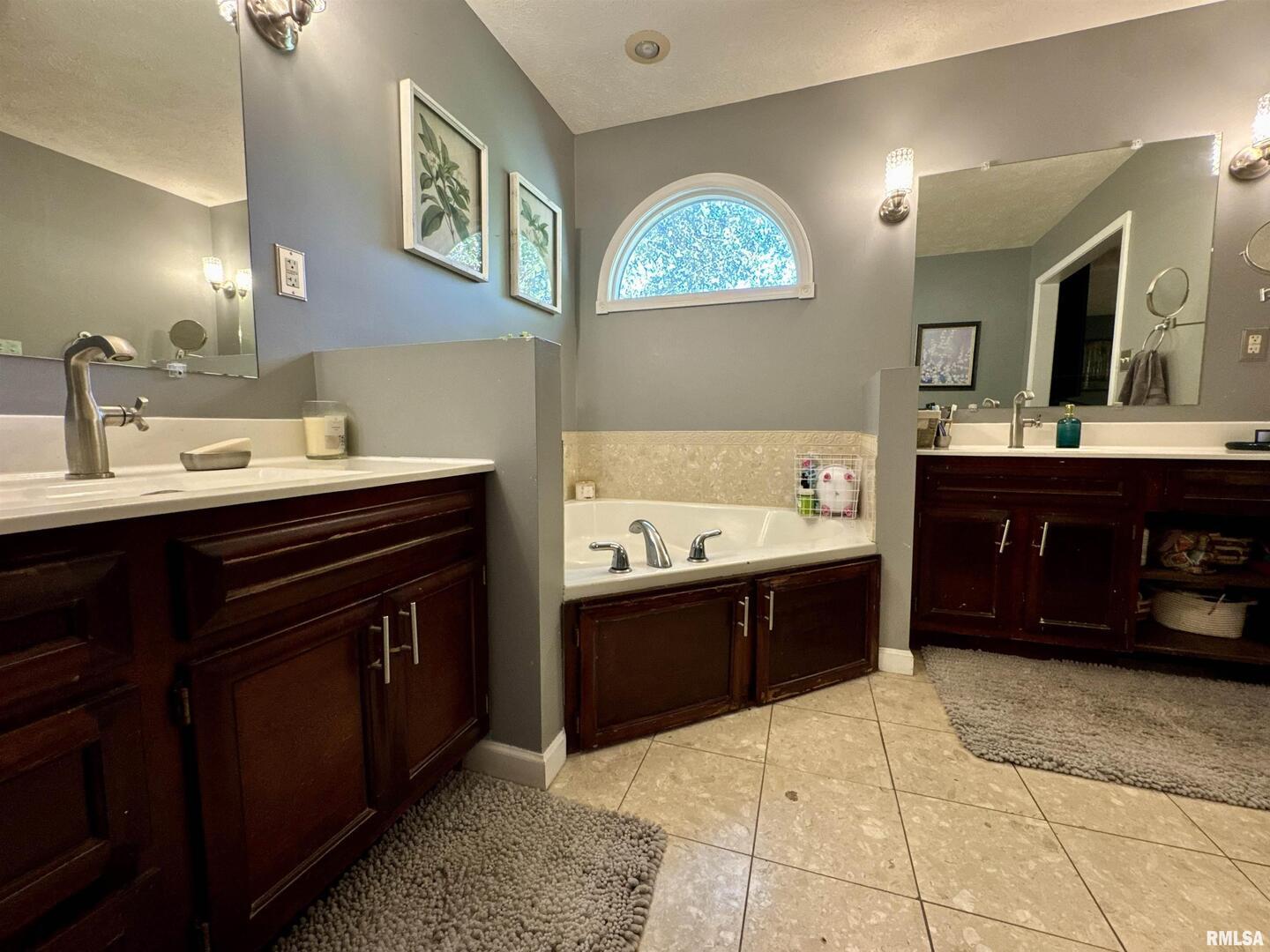 1801 Colonial Drive Marion, IL 62959 - Photo 22 of 45 a spacious bathroom with a sink double vanity and a mirror