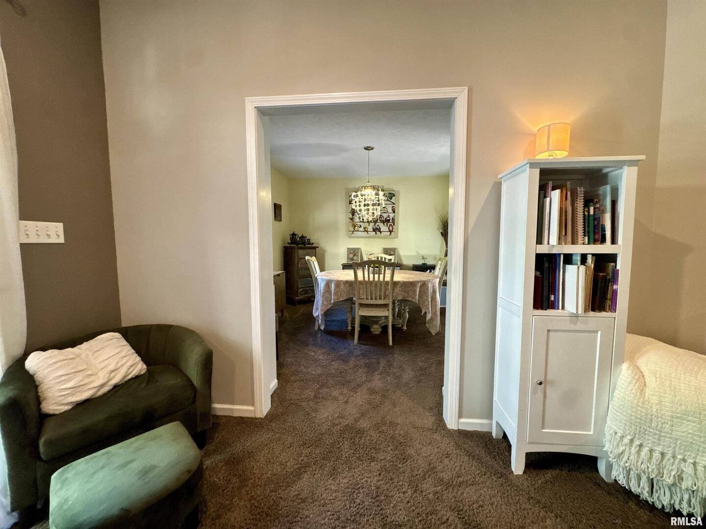 1801 Colonial Drive Marion, IL 62959 - Photo 24 of 45 a living room with furniture and a book shelf