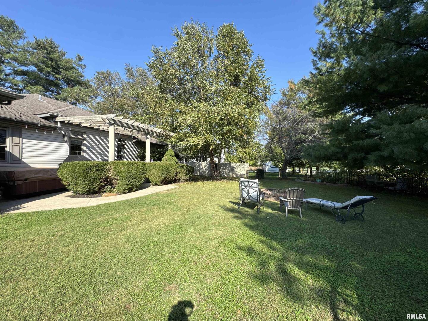 1801 Colonial Drive Marion, IL 62959 - Photo 37 of 45 a view of a house with a yard