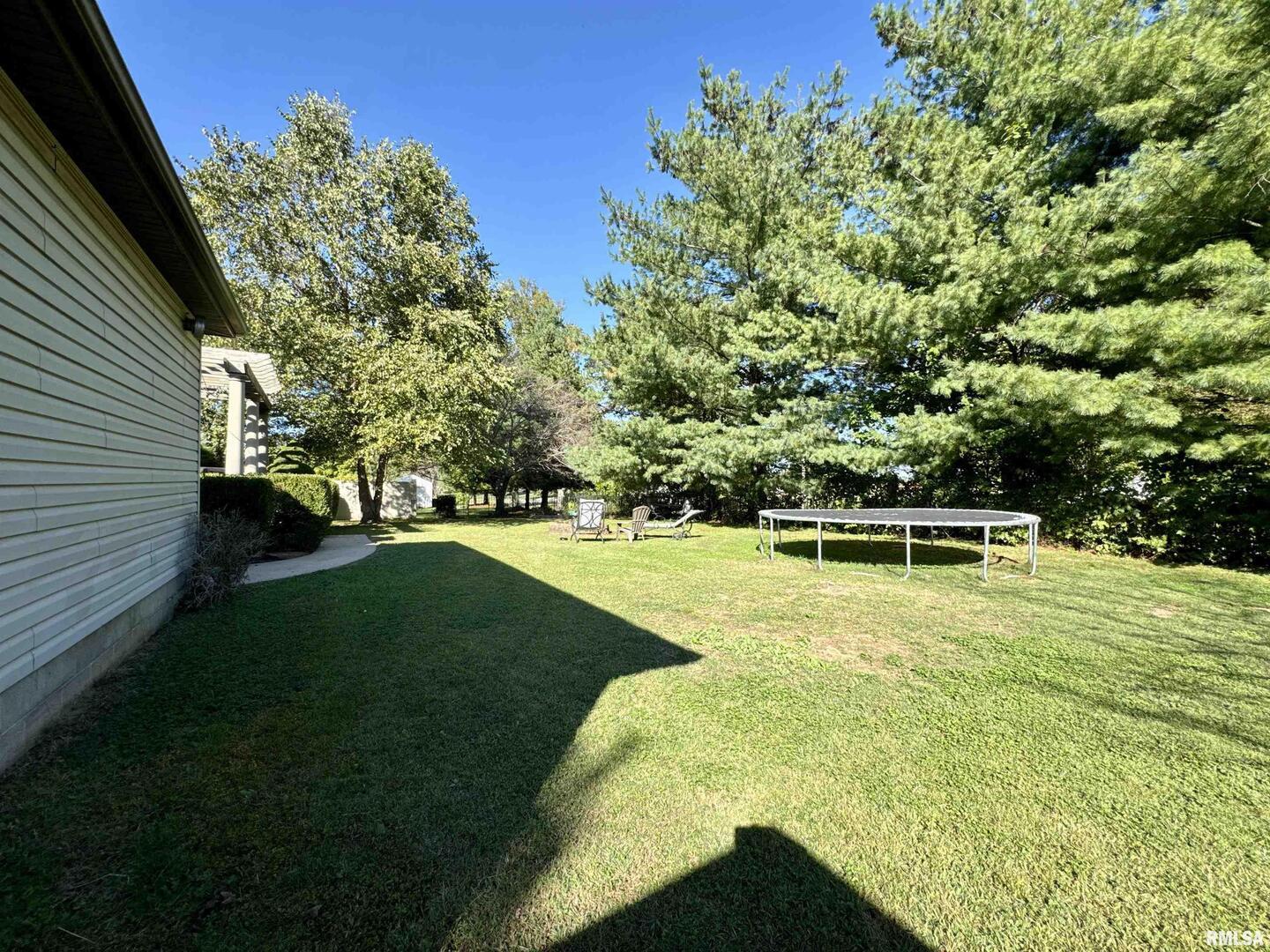 1801 Colonial Drive Marion, IL 62959 - Photo 40 of 45 a view of a swimming pool with a yard