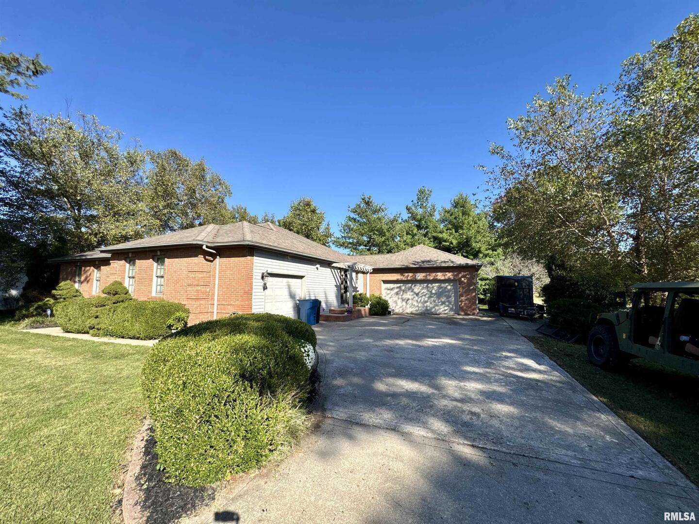1801 Colonial Drive Marion, IL 62959 - Photo 41 of 45 a front view of a house with a yard