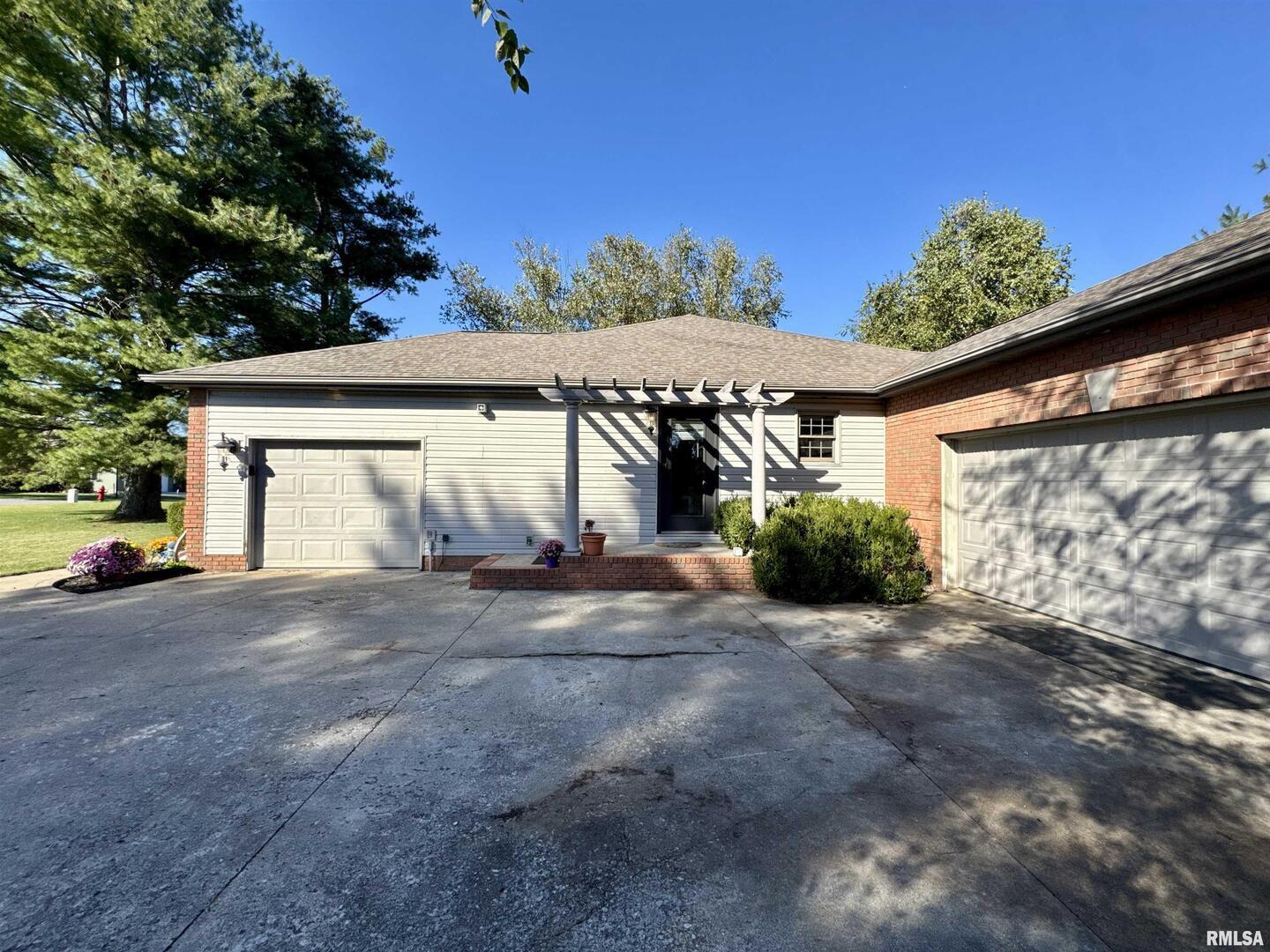 1801 Colonial Drive Marion, IL 62959 - Photo 42 of 45 a view of a house with a yard and garage