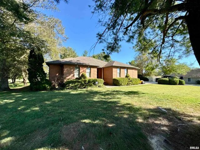 $349,900 | 1801 Colonial Drive, Marion, IL 62959