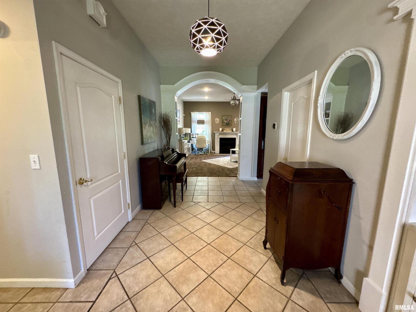 1801 Colonial Drive Marion, IL 62959 - Photo 5 of 45 a living room with a furniture and a large window