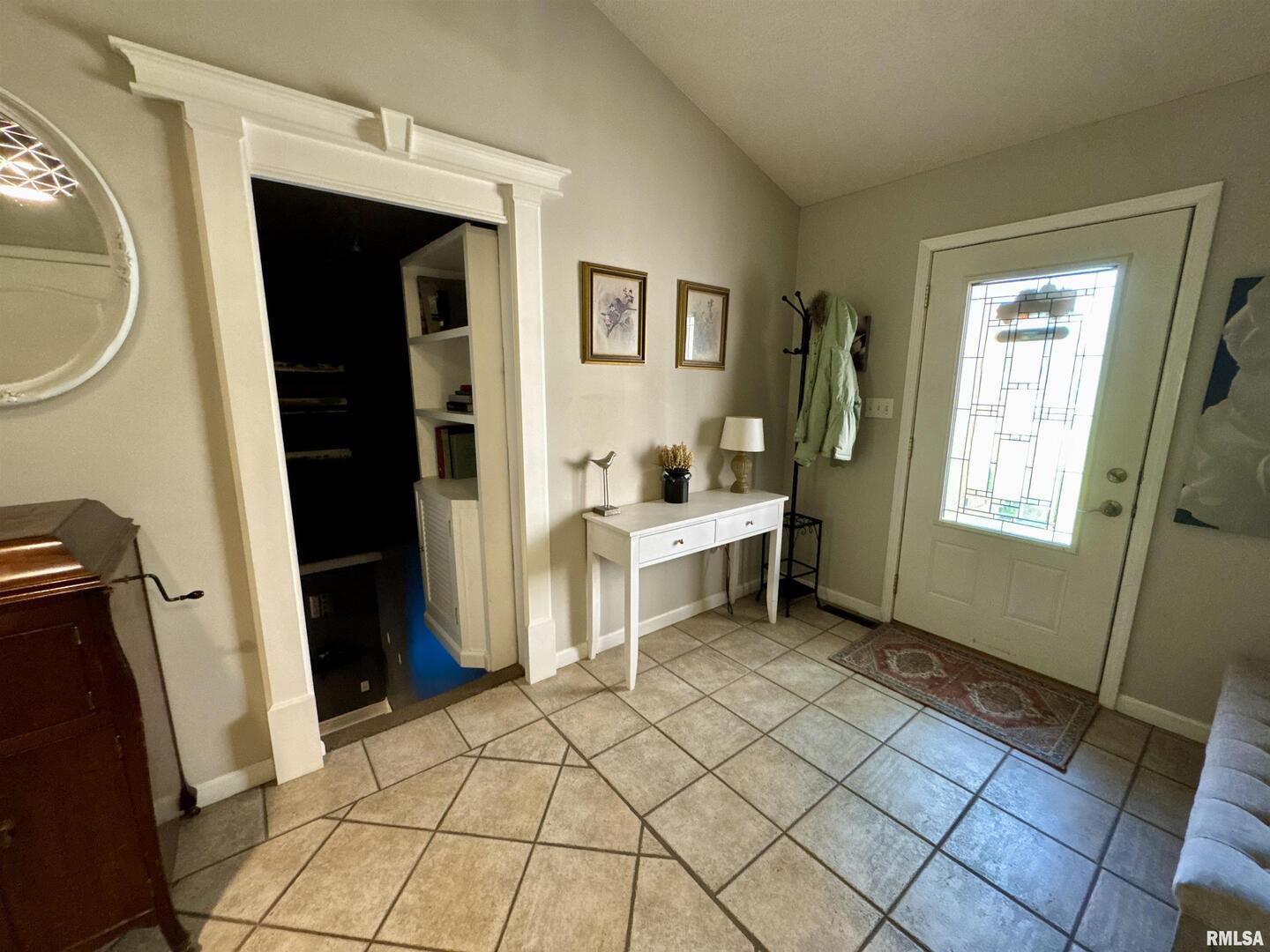 1801 Colonial Drive Marion, IL 62959 - Photo 8 of 45 a room that has a bed and a table in it