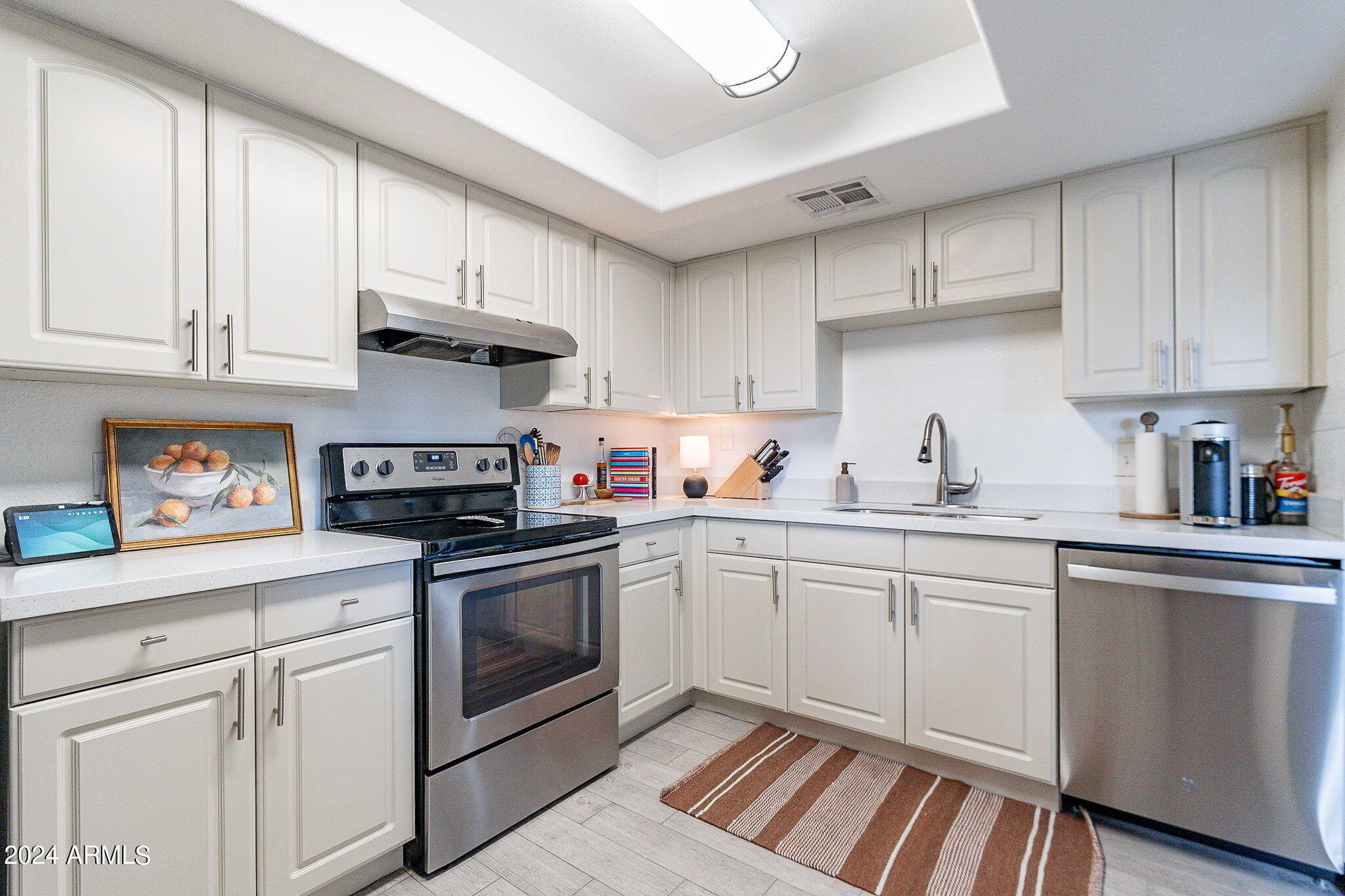 4201 East Camelback Road, Unit 9 Phoenix, AZ 85018 - Photo 5 of 20 30-web-or-mls-Camelback-18