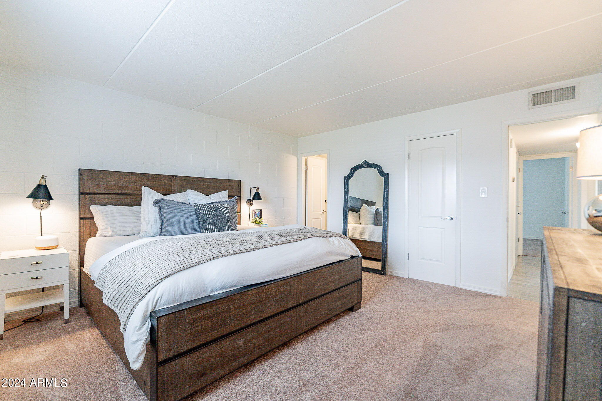 4201 East Camelback Road, Unit 9 Phoenix, AZ 85018 - Photo 8 of 20 41-web-or-mls-Camelback-29