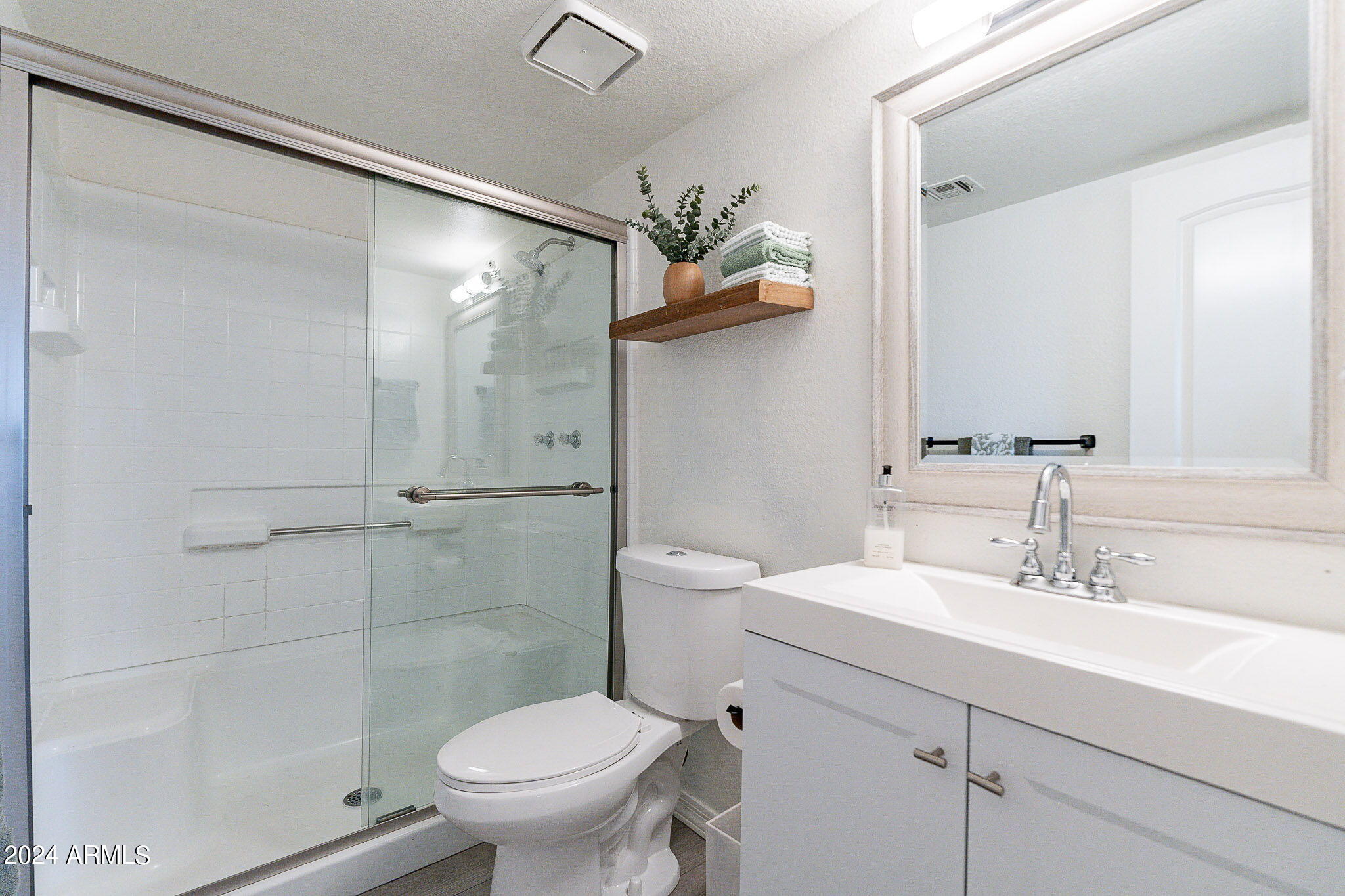 4201 East Camelback Road, Unit 9 Phoenix, AZ 85018 - Photo 9 of 20 44-web-or-mls-Camelback-32