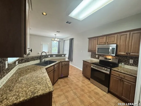 $1,895 | 162 Coopers Hawk, San Antonio, TX 78253