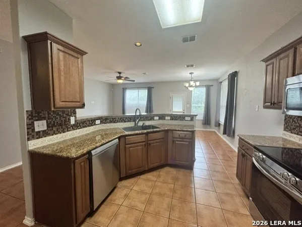 $1,895 | 162 Coopers Hawk, San Antonio, TX 78253