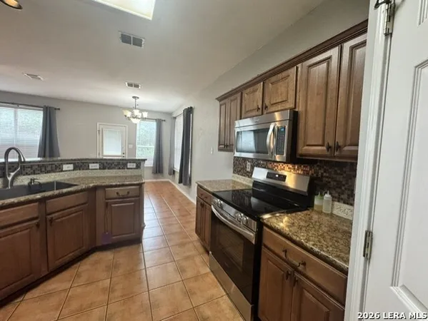$1,895 | 162 Coopers Hawk, San Antonio, TX 78253