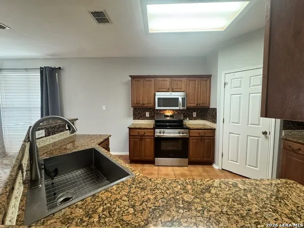 $1,895 | 162 Coopers Hawk, San Antonio, TX 78253
