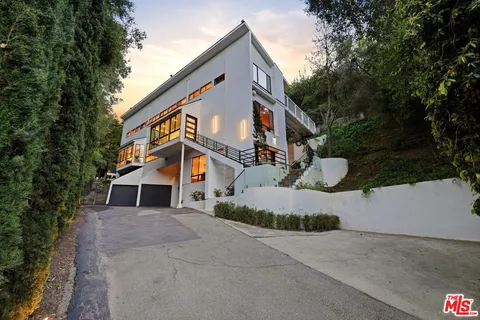 $2,629,000 | 2350 Benedict Canyon Drive, Beverly Hills, CA 90210