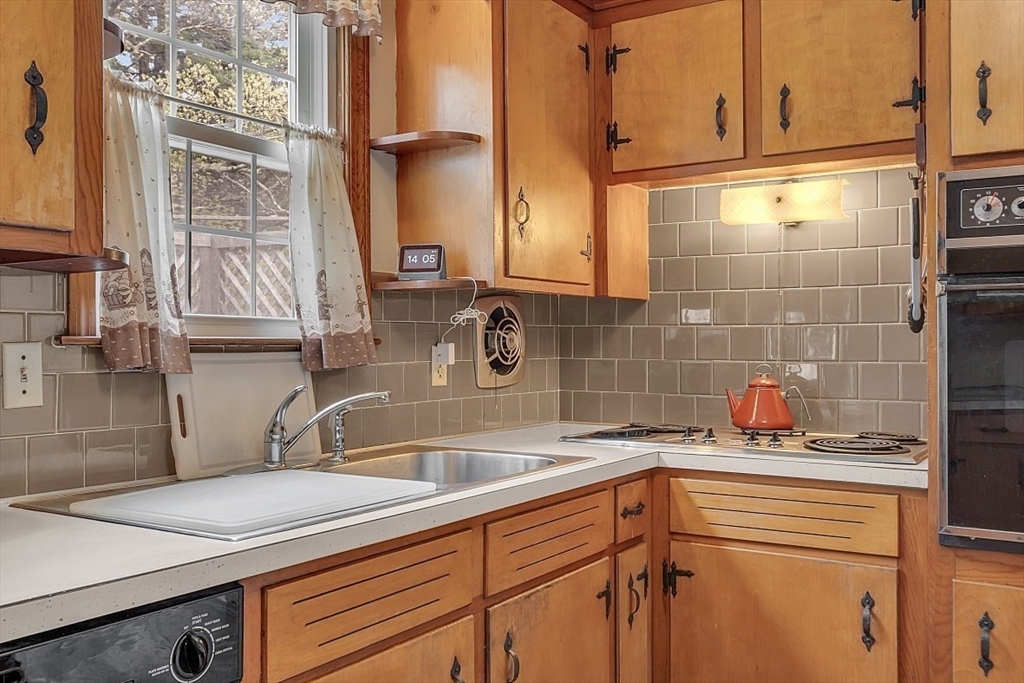 47 Queensview Road Marlborough, MA 01752 - Photo 13 of 35 Gallery Image 13