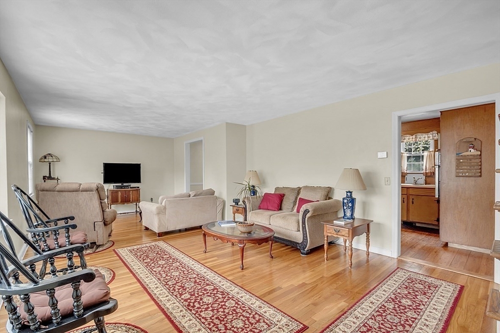 47 Queensview Road Marlborough, MA 01752 - Photo 5 of 35 Gallery Image 5