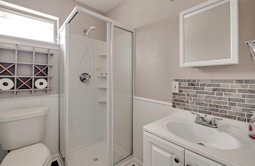 3952 J J Rendon Road Burleson, TX 76028 - Photo 12 of 25 Downstairs full bathroom has been beautifully refreshed.