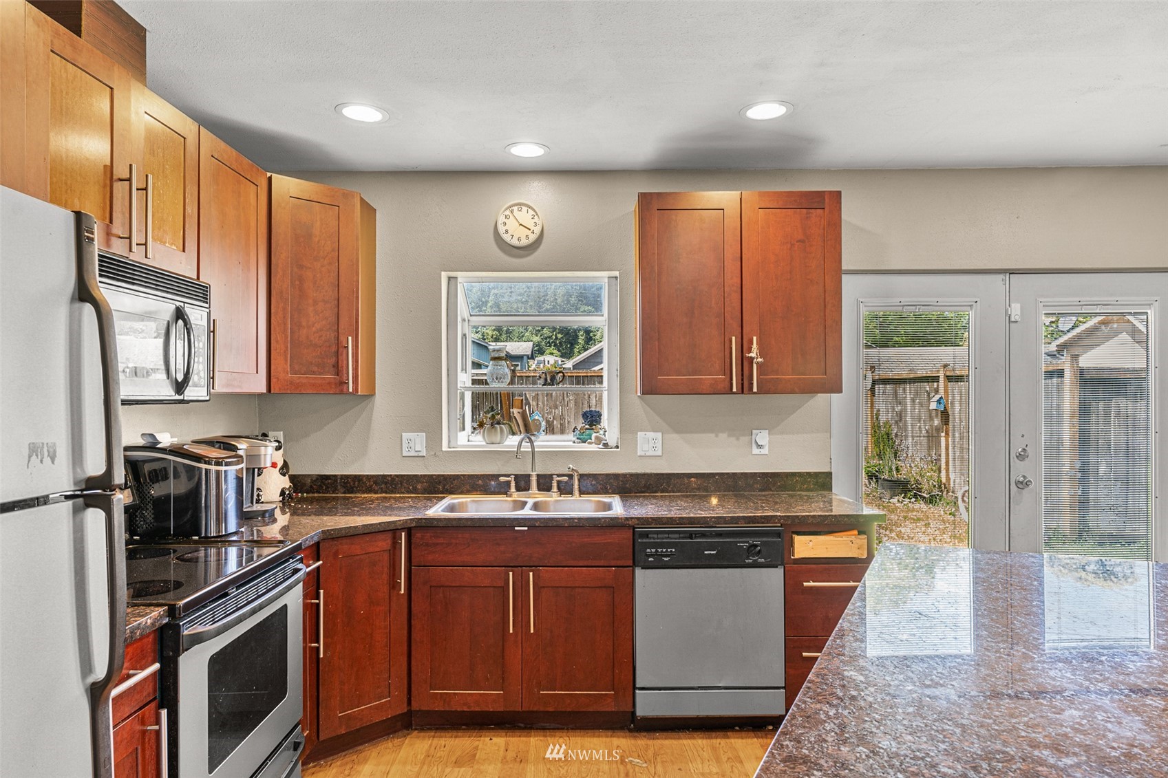 4216 Rucker Avenue Everett, WA 98203 - Photo 4 of 28 Gallery Image 4