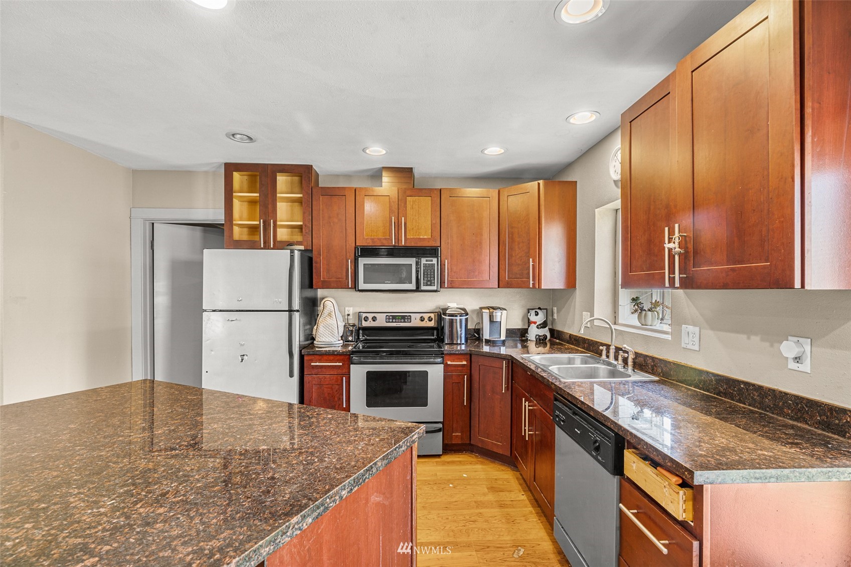 4216 Rucker Avenue Everett, WA 98203 - Photo 5 of 28 Gallery Image 5
