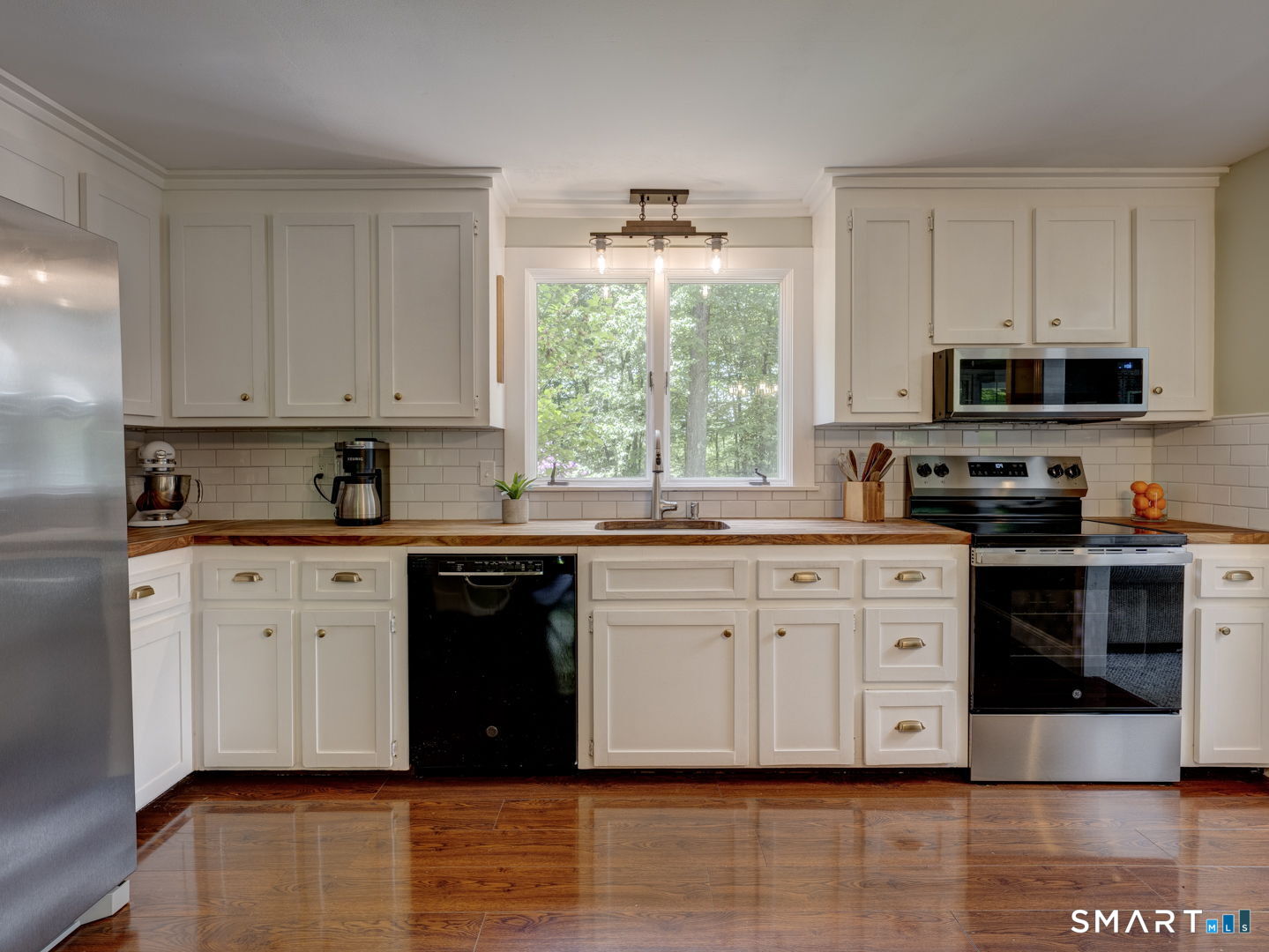 39 Woodhaven Road Glastonbury, CT 06033 - Photo 8 of 40