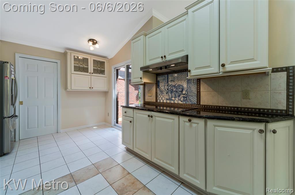 7348 Meadow Ridge Circle West Bloomfield, MI 48322 - Photo 18 of 59
