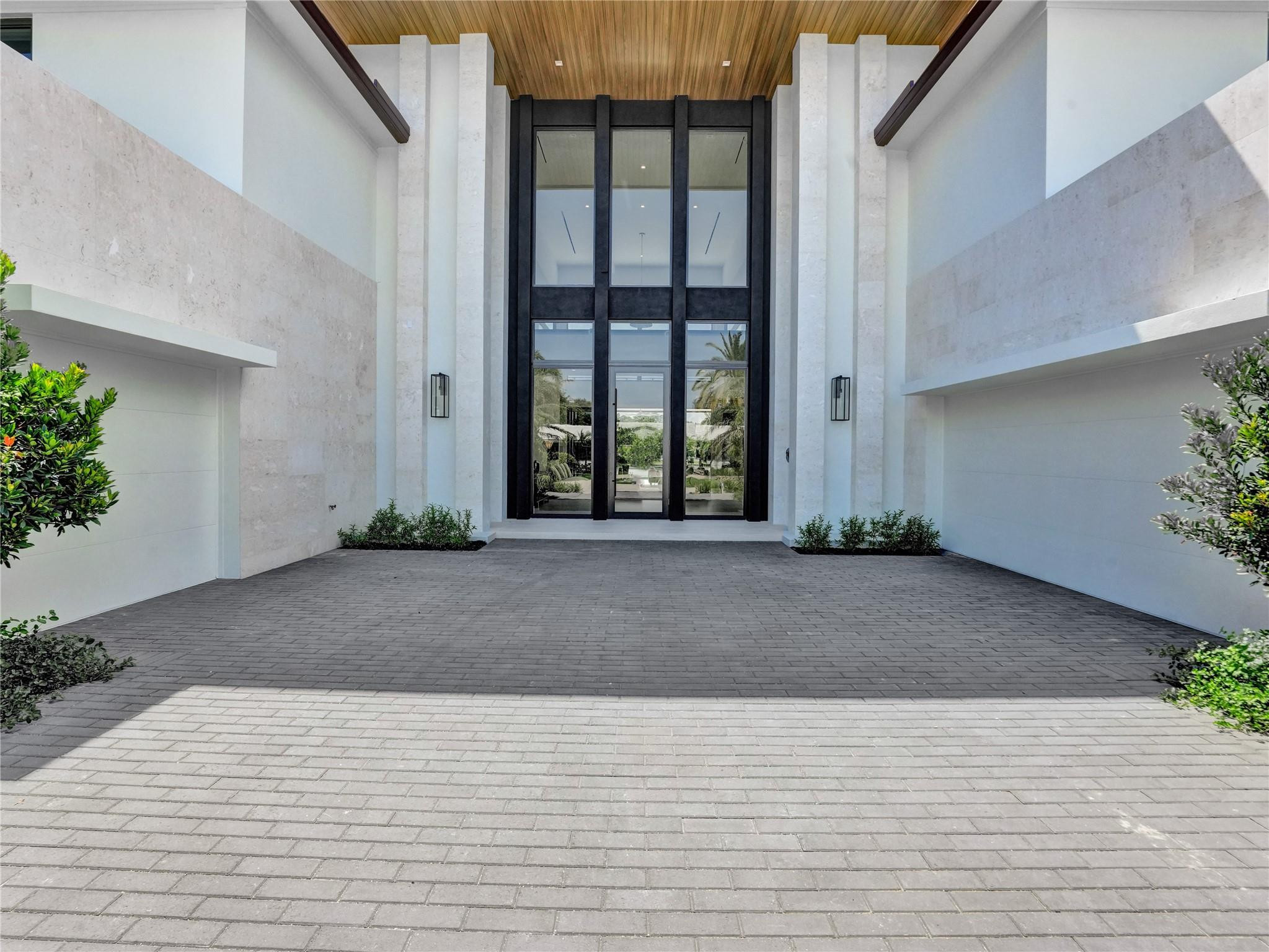 7 Seneca Road Sea Ranch Lakes, FL 33308 - Photo 6 of 65 Photo 6