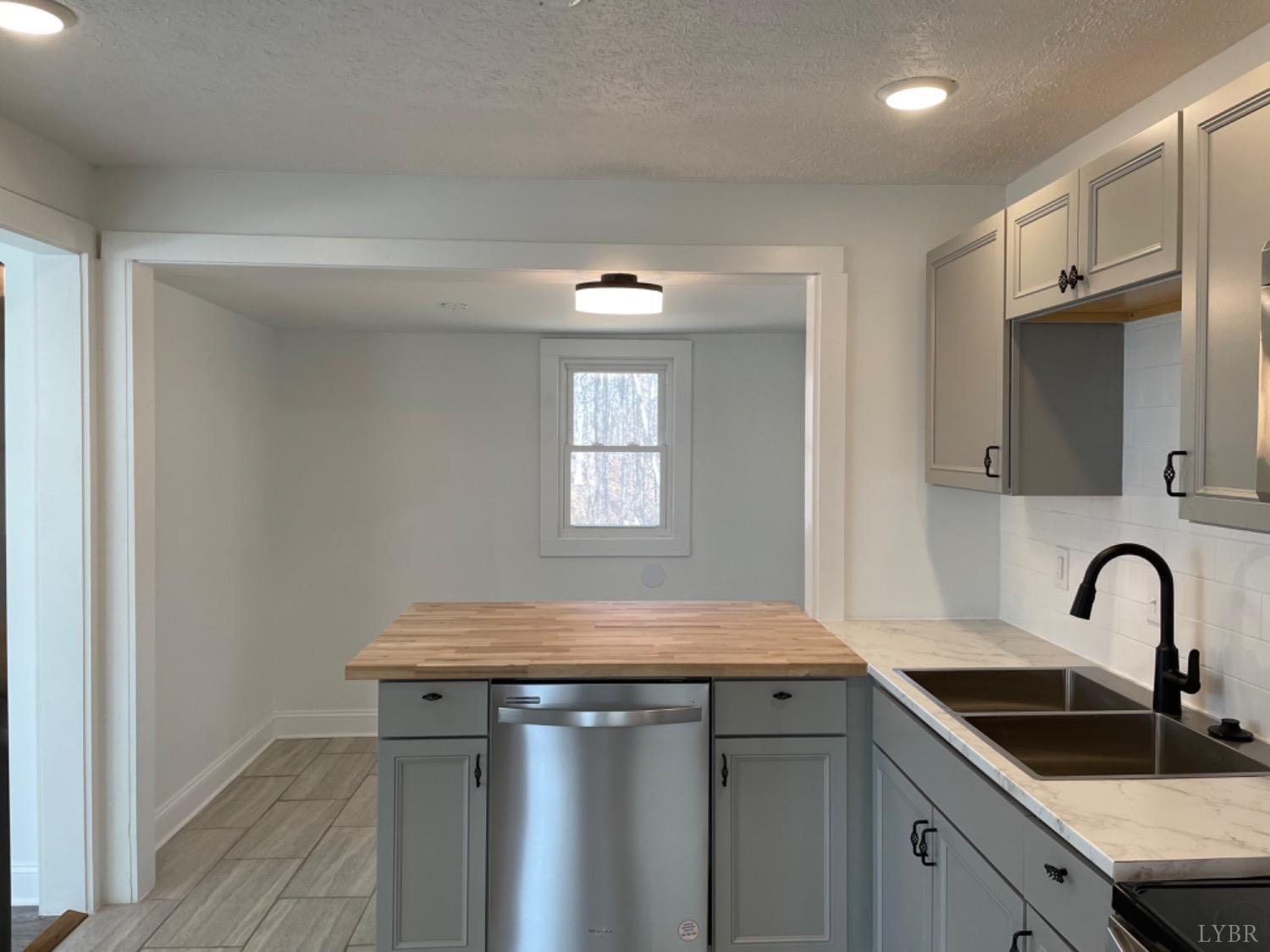 542 Elon Road Madison Heights, VA 24572 - Photo 5 of 24 Gallery Image 5