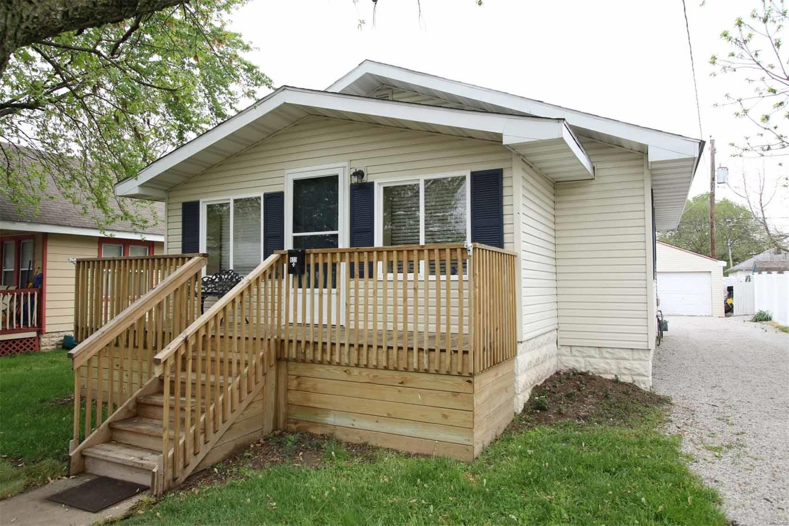 833 Rice Street Wood River, IL 62095 - Photo 2 of 13 Gallery Image 2