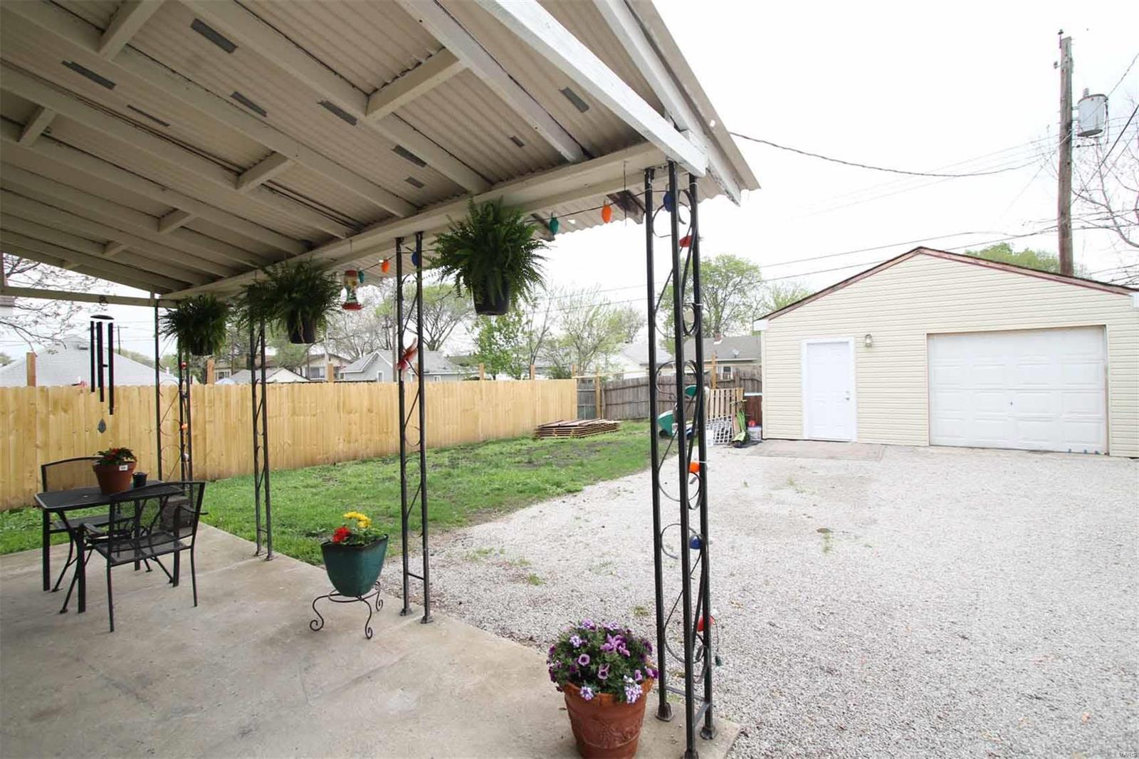 833 Rice Street Wood River, IL 62095 - Photo 4 of 13 Gallery Image 4