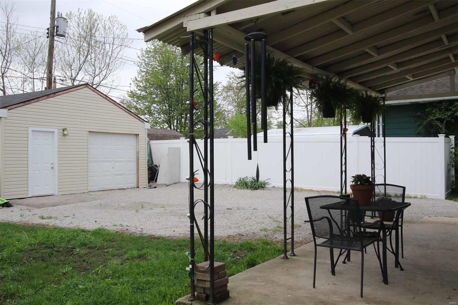 833 Rice Street Wood River, IL 62095 - Photo 5 of 13 Gallery Image 5