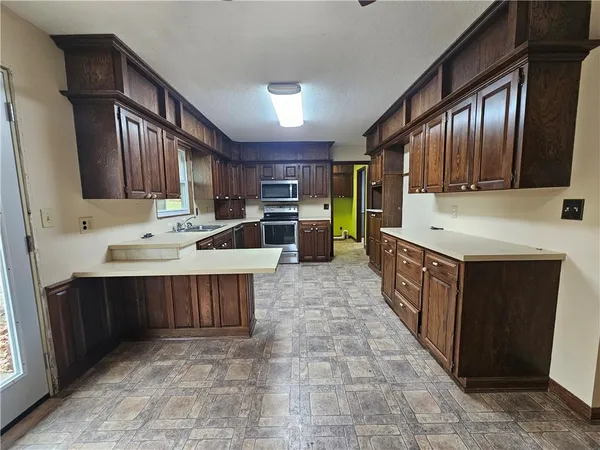 $218,000 | 108 Richill Drive, Hamilton, MO 64644